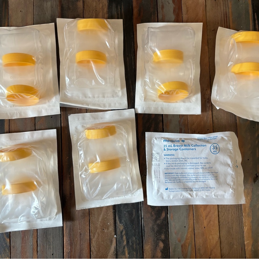 🔹Medela Breast Milk Storage Containers with Yellow Lids